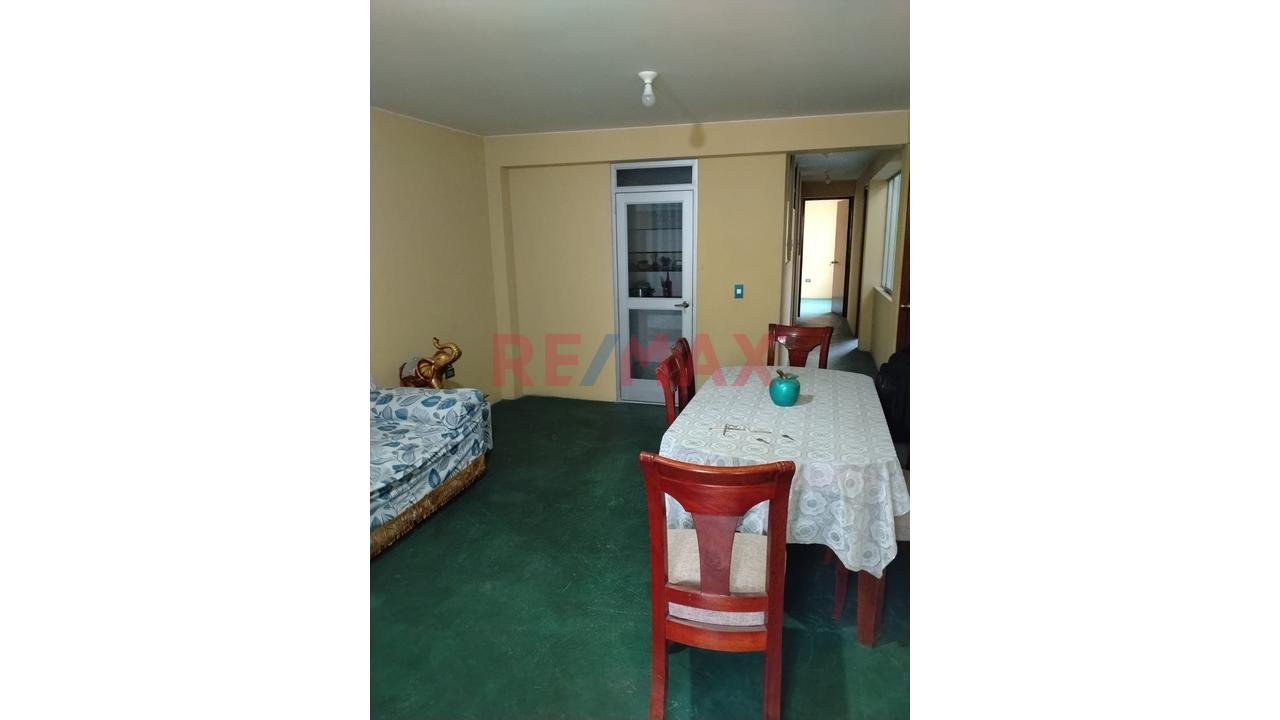 En Venta Casa De  Tres  Pisos Frente A  Colegio - 15