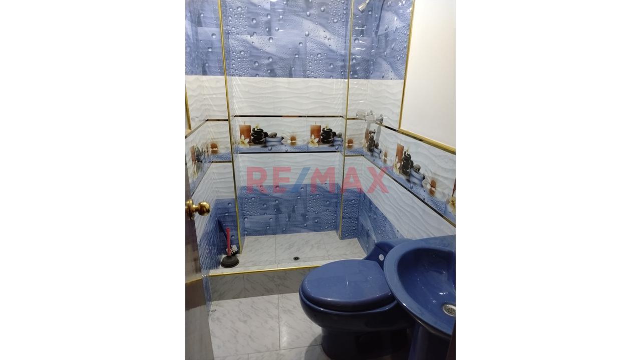 En Venta Casa De  Tres  Pisos Frente A  Colegio - 6