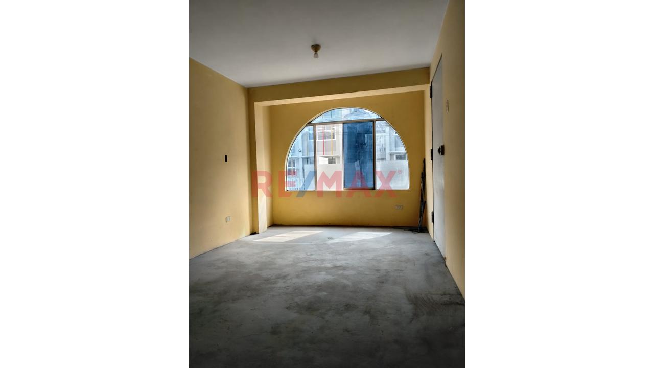 En Venta Casa De  Tres  Pisos Frente A  Colegio - 10