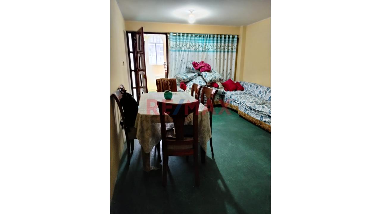 En Venta Casa De  Tres  Pisos Frente A  Colegio - 7