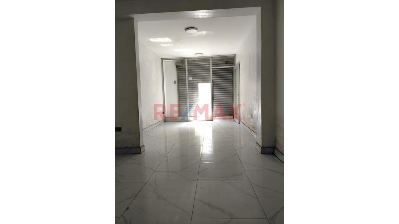 En Venta Casa De  Tres  Pisos Frente A  Colegio - 5