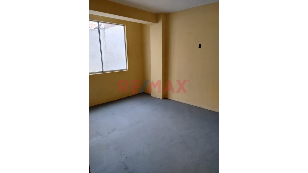 En Venta Casa De  Tres  Pisos Frente A  Colegio - 20