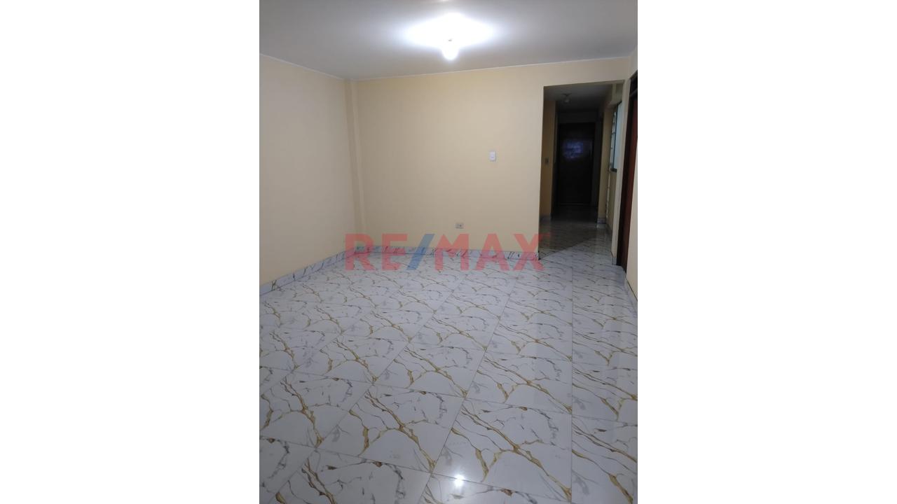 En Venta Casa De  Tres  Pisos Frente A  Colegio - 11