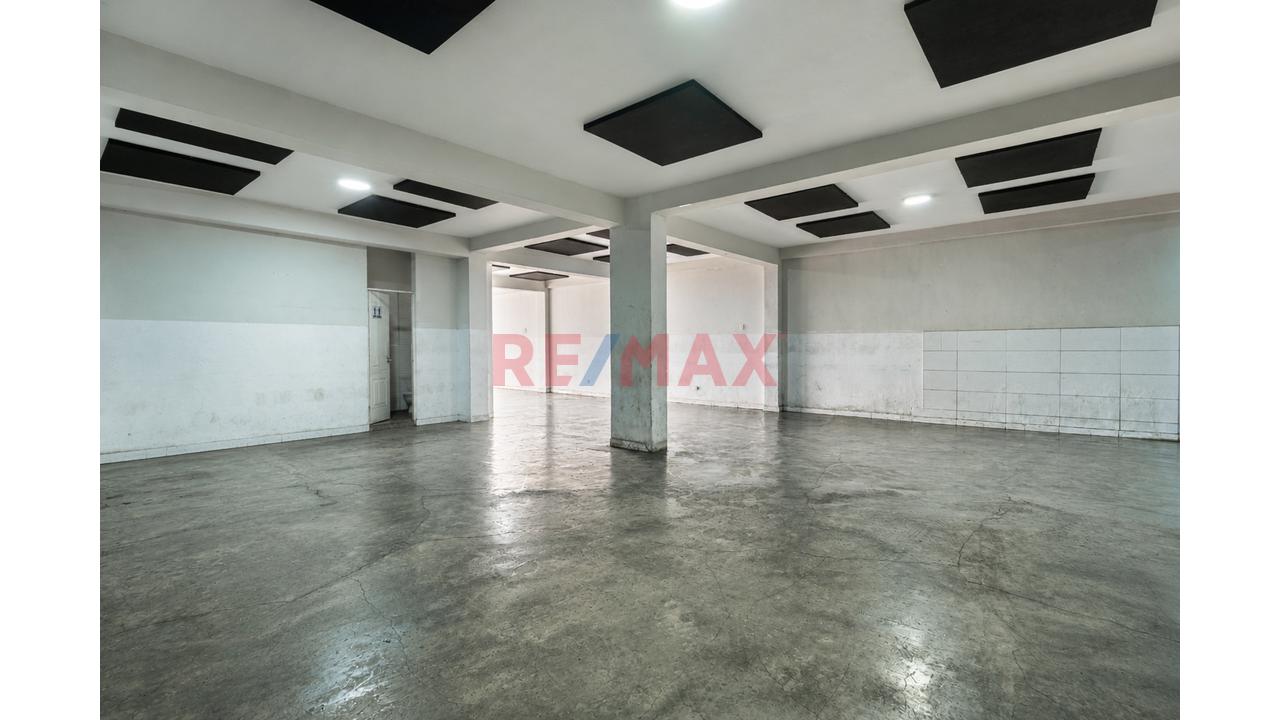 ¡Amplio Local Comercial De 250 M² En Comas! Ideal Para Farmacias, Supermercados Y Cadenas Comerciales — foto 3