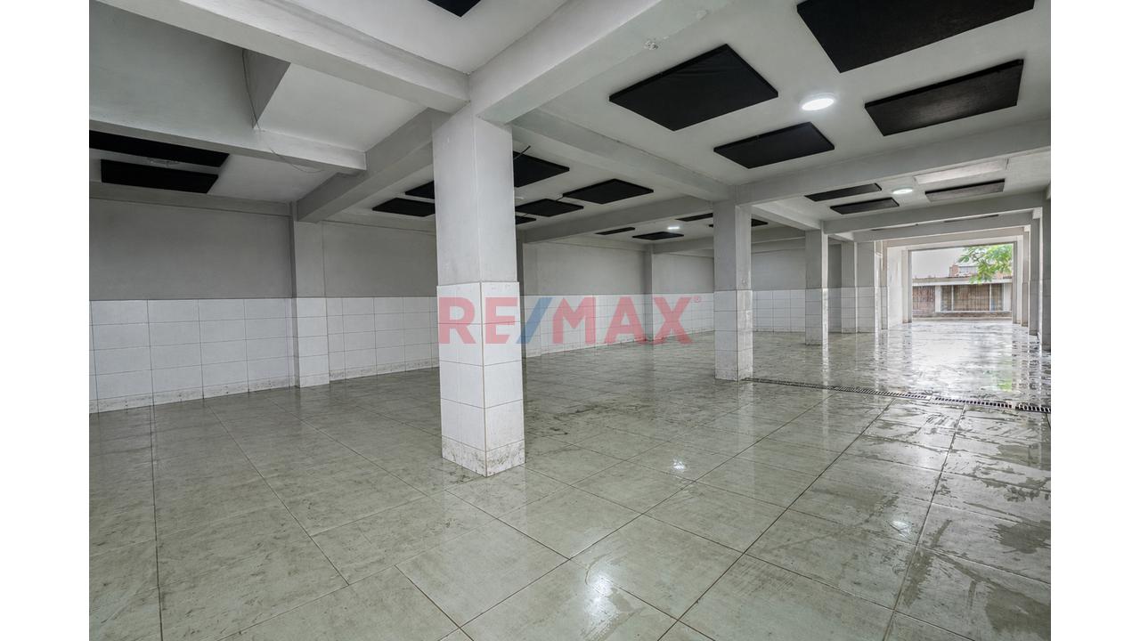 ¡Amplio Local Comercial De 250 M² En Comas! Ideal Para Farmacias, Supermercados Y Cadenas Comerciales — foto 4