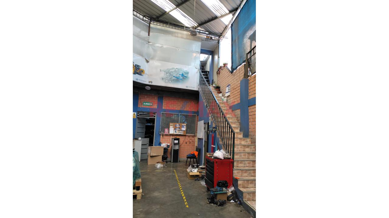 Se Vende Amplia Casa De 200 M² En Pariachi - Frente A Parque — foto 3
