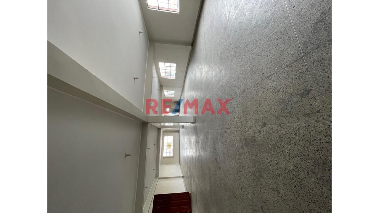 Alquilo Local De 160 M² En Segundo Piso Para Oficina O Almacén – Smp