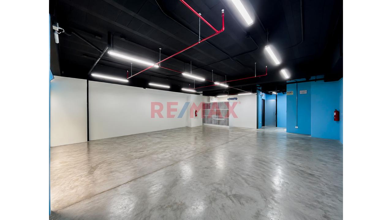 Venta De Amplia Oficina Y 3 Cocheras Exlusiva Y Centrica Zona De Miraflores — foto 3