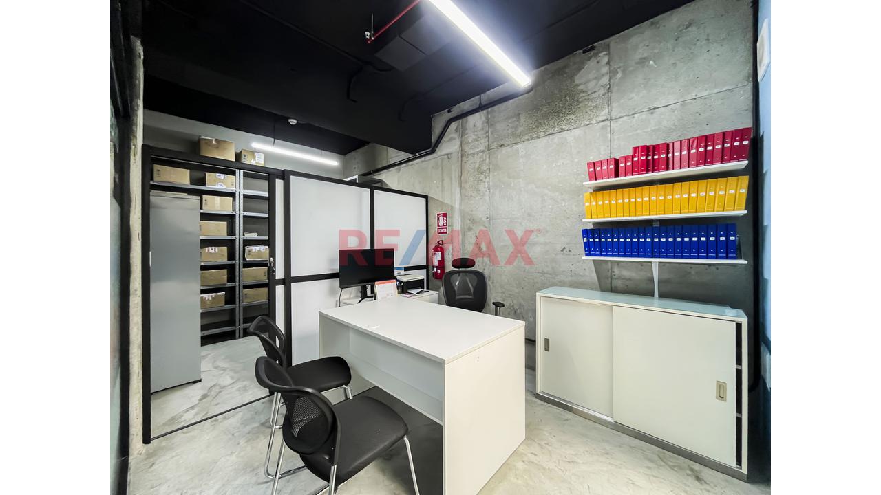 Venta De Amplia Oficina Y 3 Cocheras Exlusiva Y Centrica Zona De Miraflores — foto 11