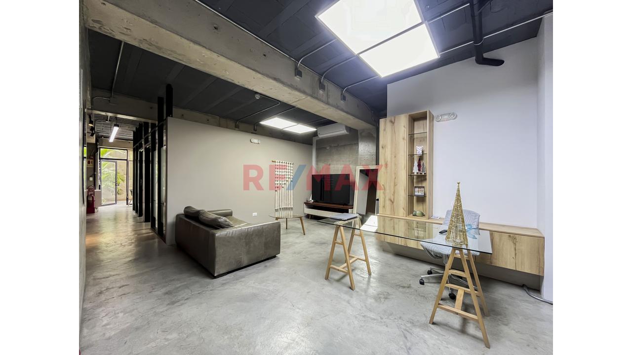 Venta De Amplia Oficina Y 3 Cocheras Exlusiva Y Centrica Zona De Miraflores — foto 4