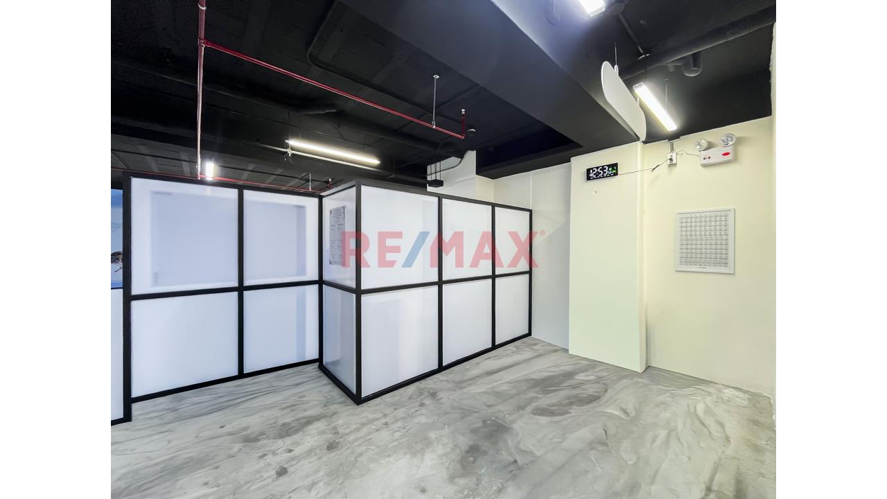 Venta De Amplia Oficina Y 3 Cocheras Exlusiva Y Centrica Zona De Miraflores — foto 10