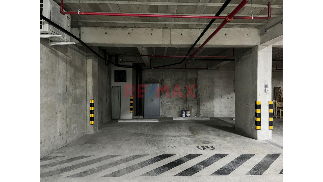 Venta De Amplia Oficina Y 3 Cocheras Exlusiva Y Centrica Zona De Miraflores - 18