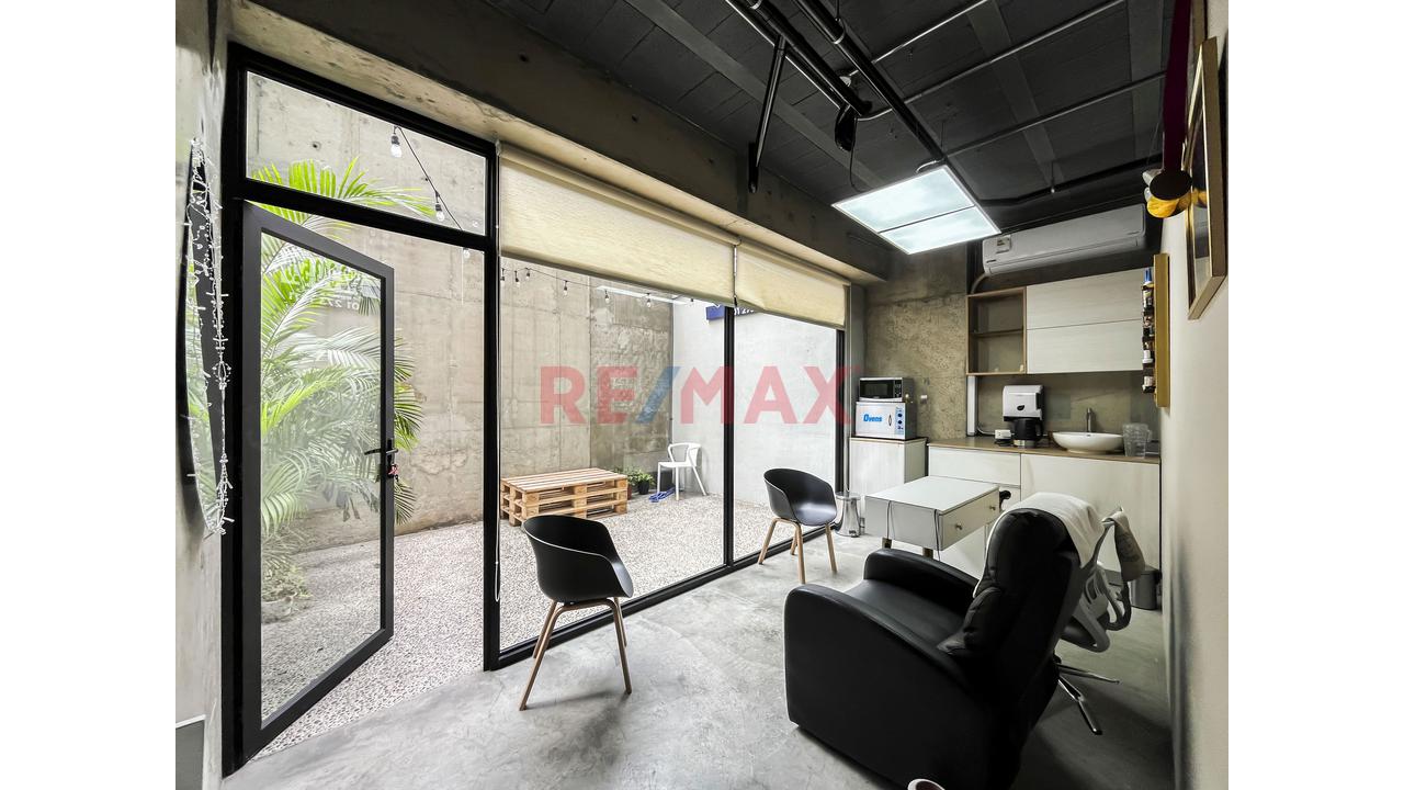 Venta De Amplia Oficina Y 3 Cocheras Exlusiva Y Centrica Zona De Miraflores — foto 13