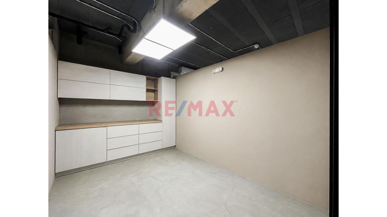 Venta De Amplia Oficina Y 3 Cocheras Exlusiva Y Centrica Zona De Miraflores — foto 12