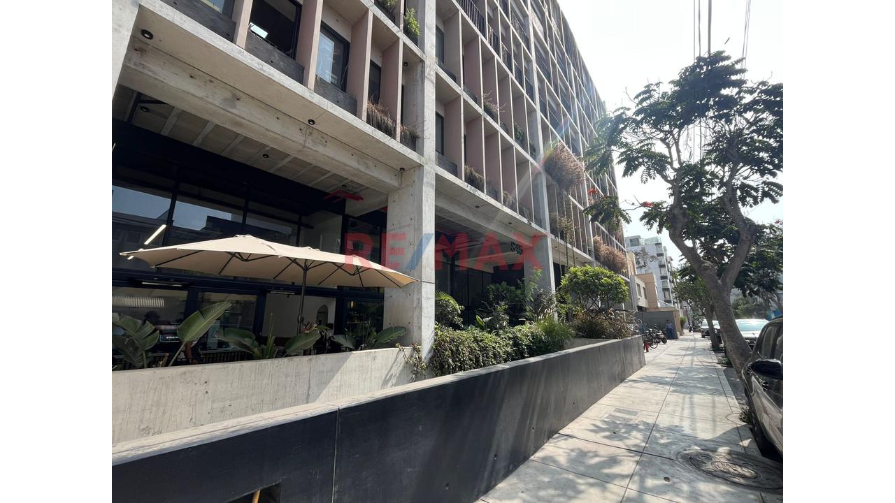 Venta De Amplia Oficina Y 3 Cocheras Exlusiva Y Centrica Zona De Miraflores — foto 2
