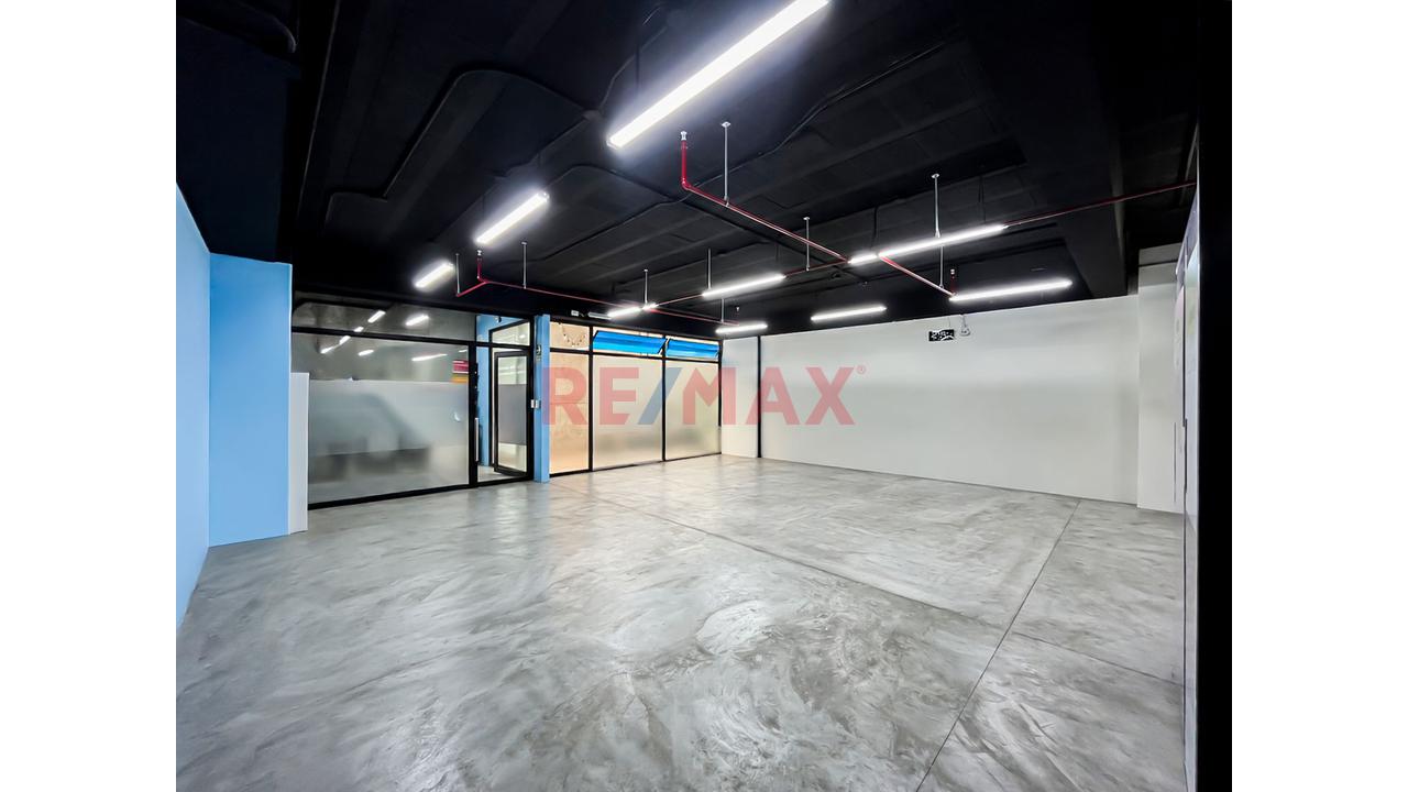 Venta De Amplia Oficina Y 3 Cocheras Exlusiva Y Centrica Zona De Miraflores — foto 8