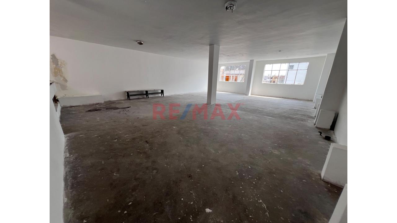 ¡A Una Cuadra De La Uni! Casa De 3 Pisos + Azotea Con 474 M² Construidos En San Martín De Porres — foto 11