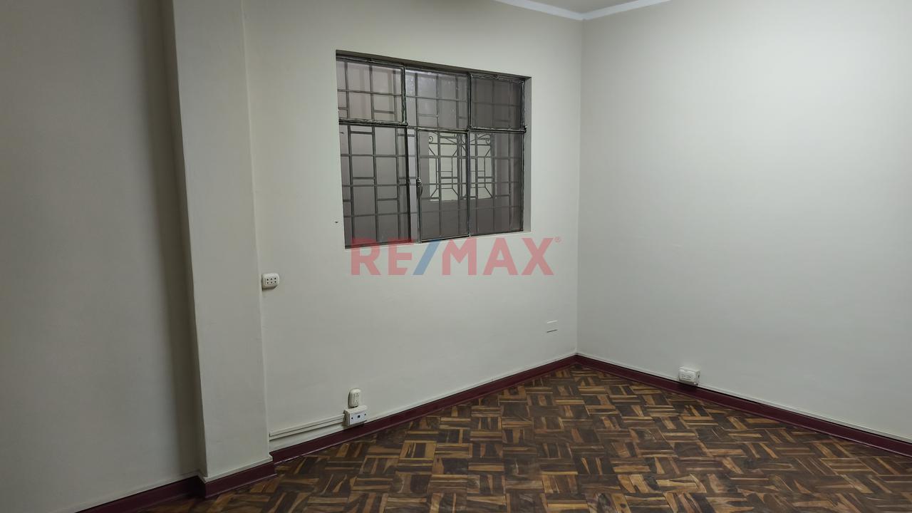 ¡A Una Cuadra De La Uni! Casa De 3 Pisos + Azotea Con 474 M² Construidos En San Martín De Porres — foto 12