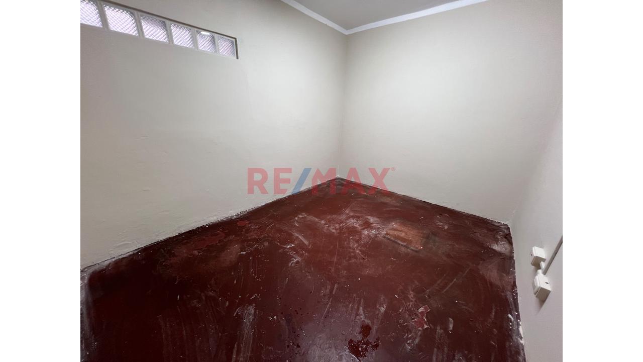 ¡A Una Cuadra De La Uni! Casa De 3 Pisos + Azotea Con 474 M² Construidos En San Martín De Porres — foto 9