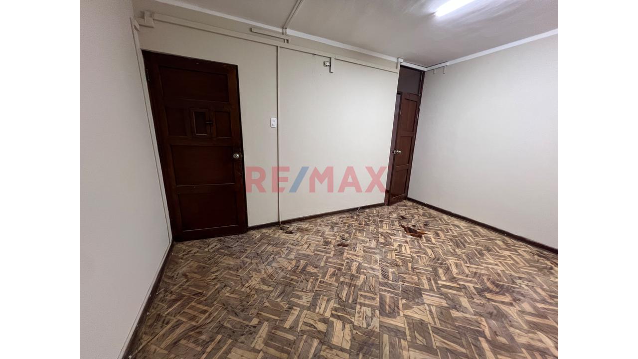 ¡A Una Cuadra De La Uni! Casa De 3 Pisos + Azotea Con 474 M² Construidos En San Martín De Porres — foto 7