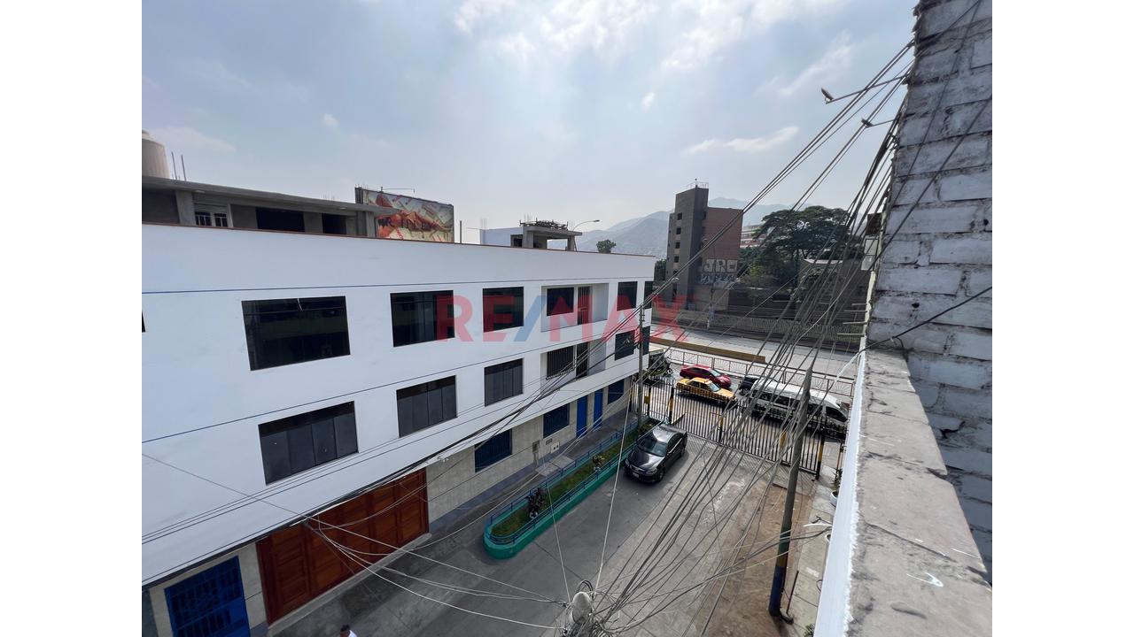 ¡A Una Cuadra De La Uni! Casa De 3 Pisos + Azotea Con 474 M² Construidos En San Martín De Porres — foto 3