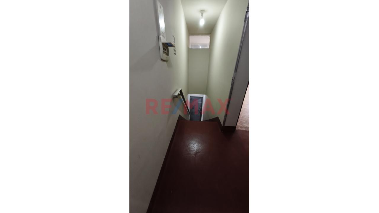 ¡A Una Cuadra De La Uni! Casa De 3 Pisos + Azotea Con 474 M² Construidos En San Martín De Porres — foto 15