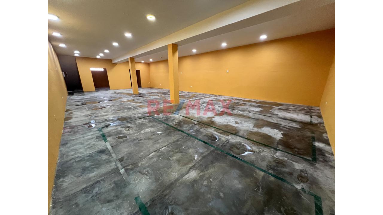¡A Una Cuadra De La Uni! Casa De 3 Pisos + Azotea Con 474 M² Construidos En San Martín De Porres — foto 4