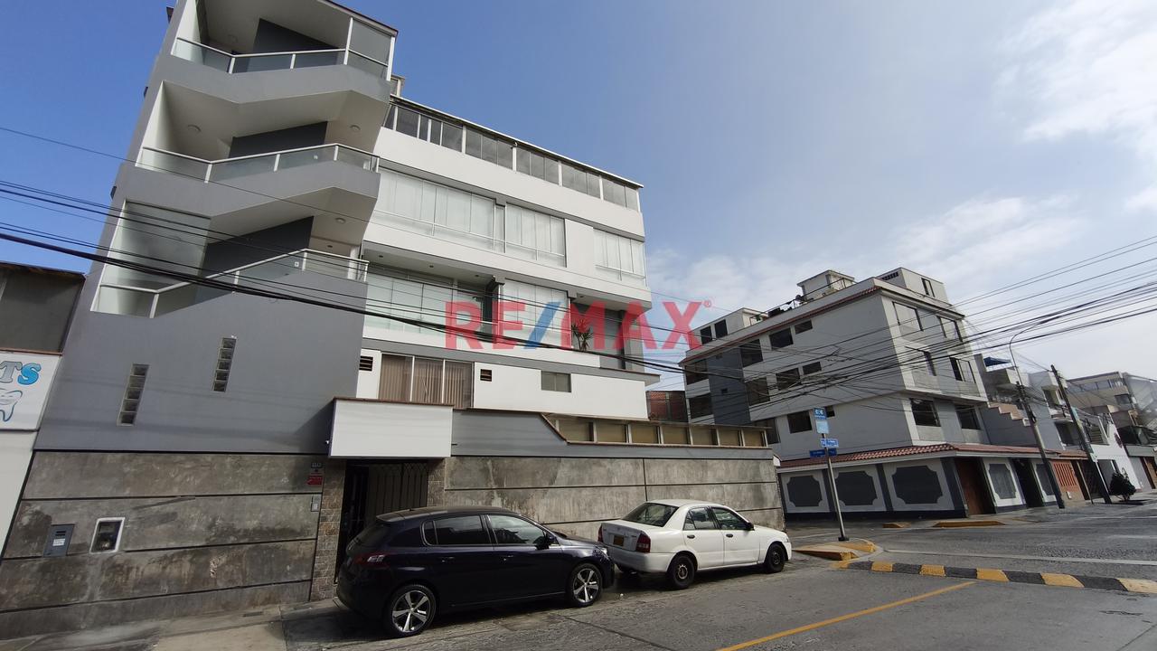 Lindo Departamento En San Miguel, Frente A Parque