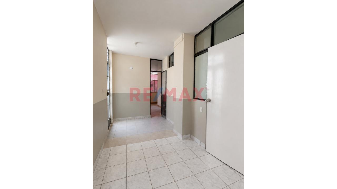 📈 Impulsa Tu Negocio | Local Comercial En Alquiler Con Ubicación Estratégica En Los Edificios Tallanes 📍 - 4