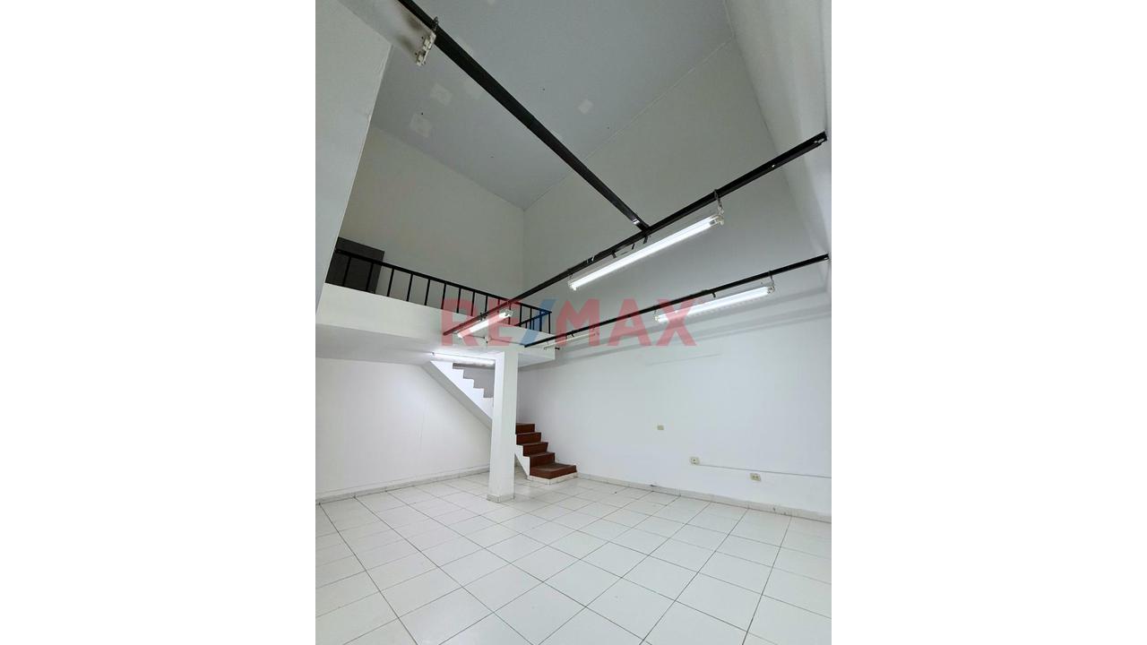 Se Alquila Local/ Casa Comercial Para Oficinas , Centro De Distribución,Restaurante,Etc - 3