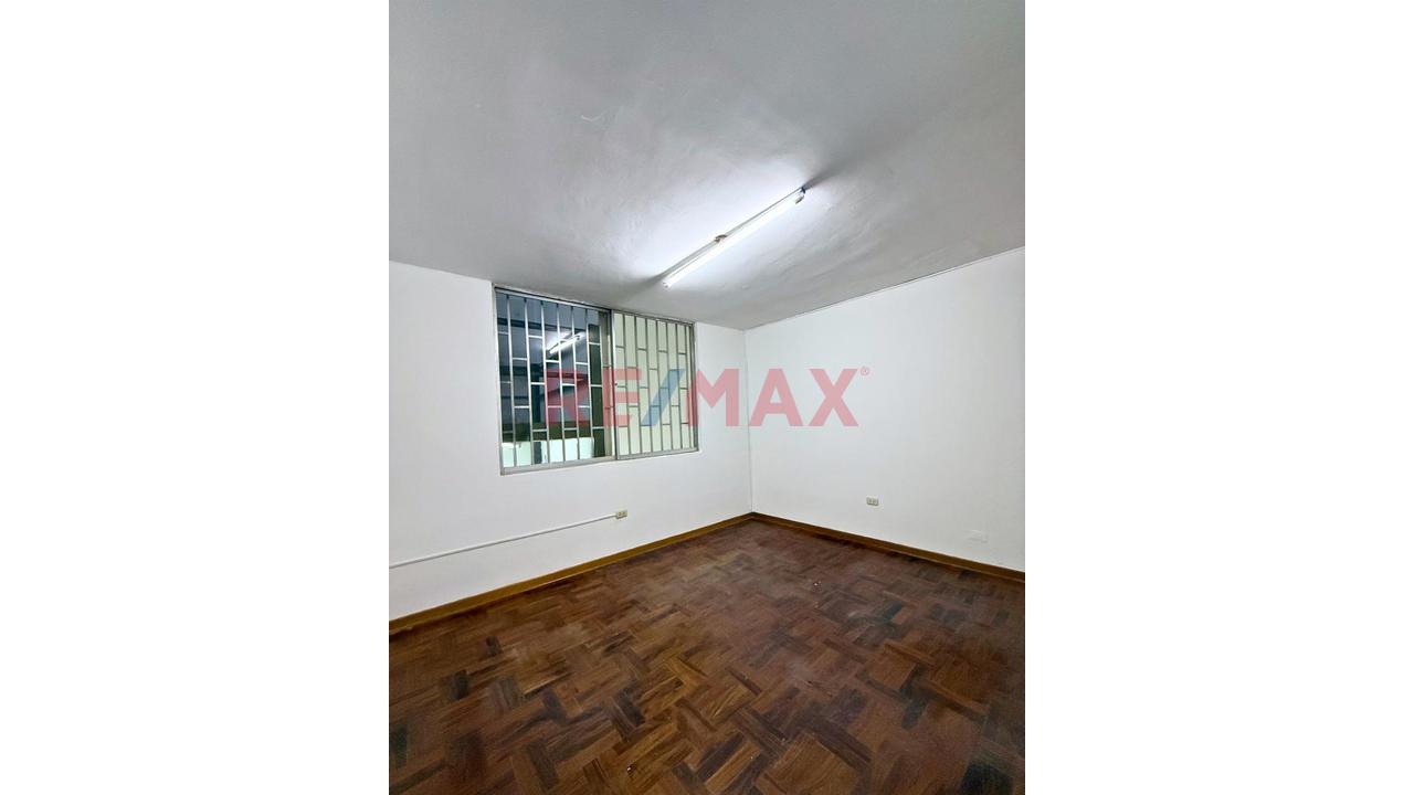 Se Alquila Local/ Casa Comercial Para Oficinas , Centro De Distribución,Restaurante,Etc - 6