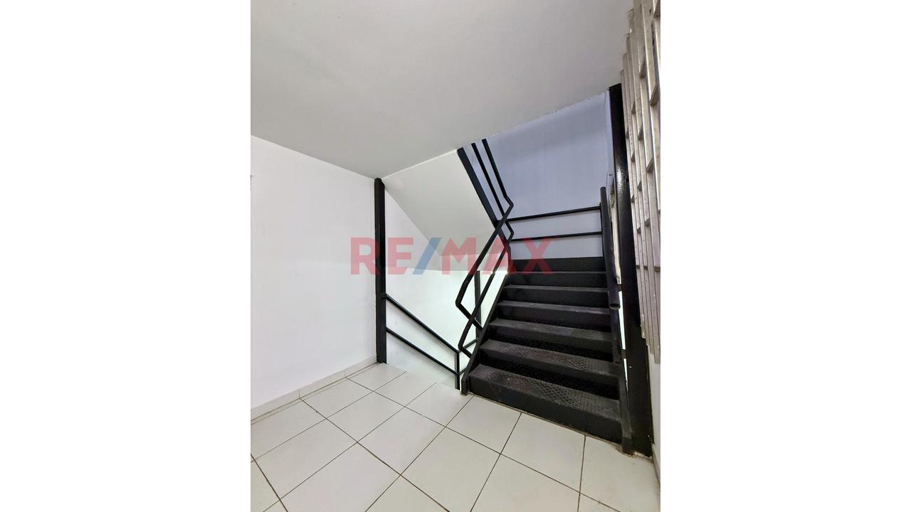 Se Alquila Local/ Casa Comercial Para Oficinas , Centro De Distribución,Restaurante,Etc - 2