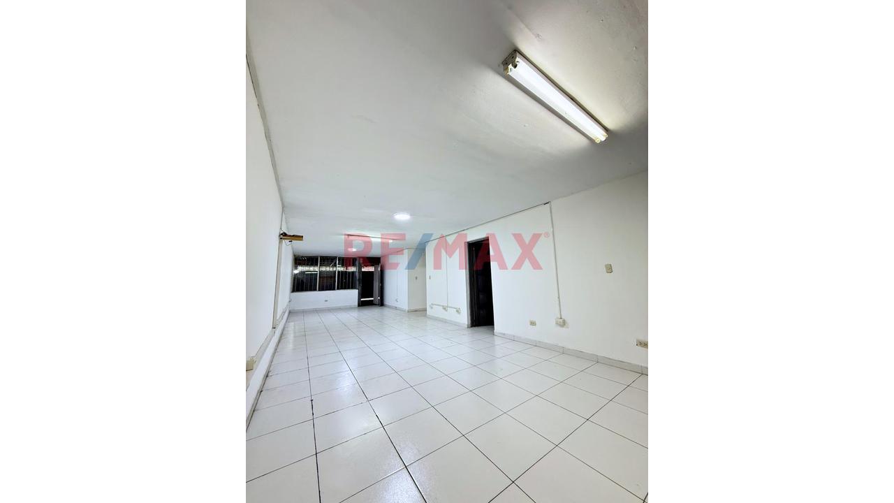 Se Alquila Local/ Casa Comercial Para Oficinas , Centro De Distribución,Restaurante,Etc - 17