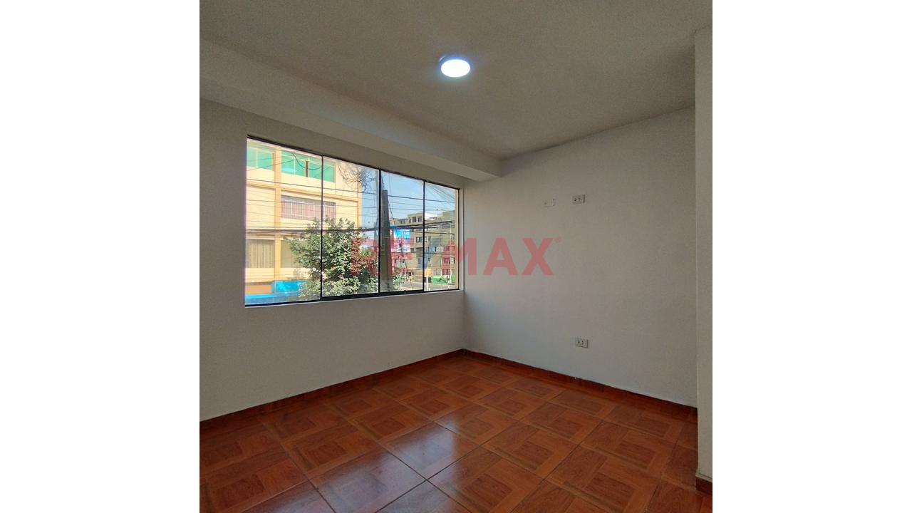 Local Altamente Comercial Av. Samuel Alcázar Rimac - 2