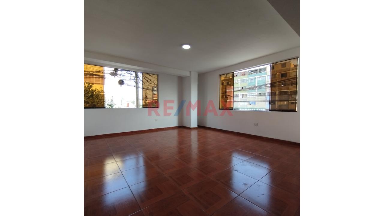 Local Altamente Comercial Av. Samuel Alcázar Rimac - 8