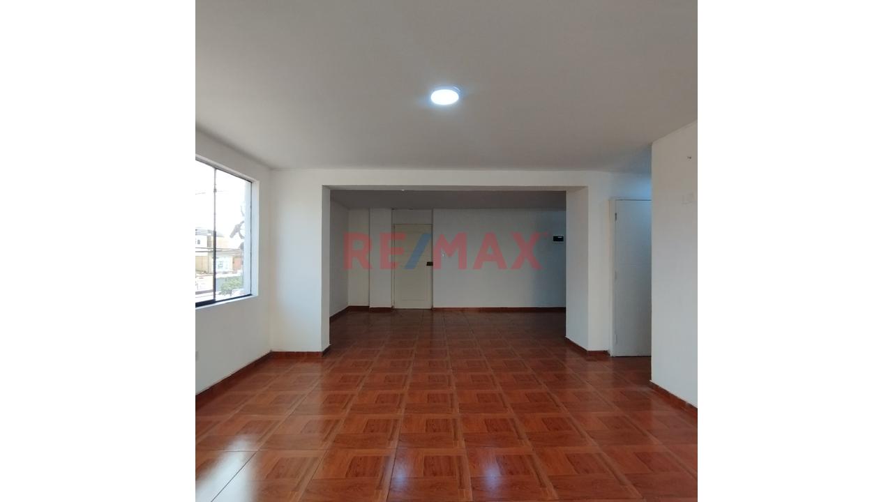 Local Altamente Comercial Av. Samuel Alcázar Rimac - 4
