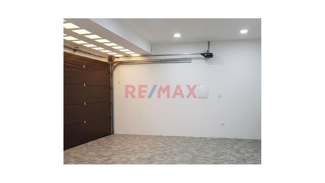 Bajó De Precio!!!Exclusiva Casa De 3 Pisos En Miraflores Country Club – Iv Etapa  Mz.Bq Lt 06 Ca.E. Usd. 180,000 - 7