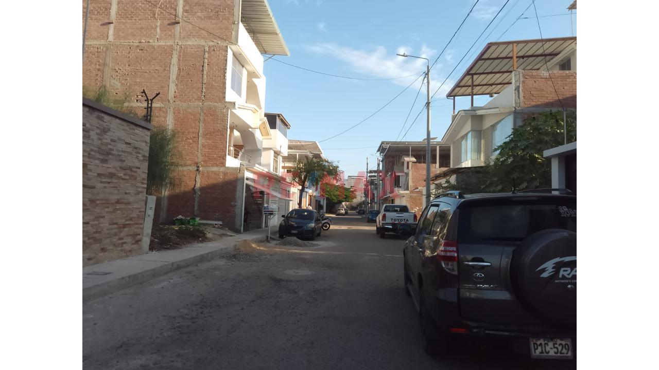 Bajó De Precio!!!Exclusiva Casa De 3 Pisos En Miraflores Country Club – Iv Etapa  Mz.Bq Lt 06 Ca.E. Usd. 180,000 - 3