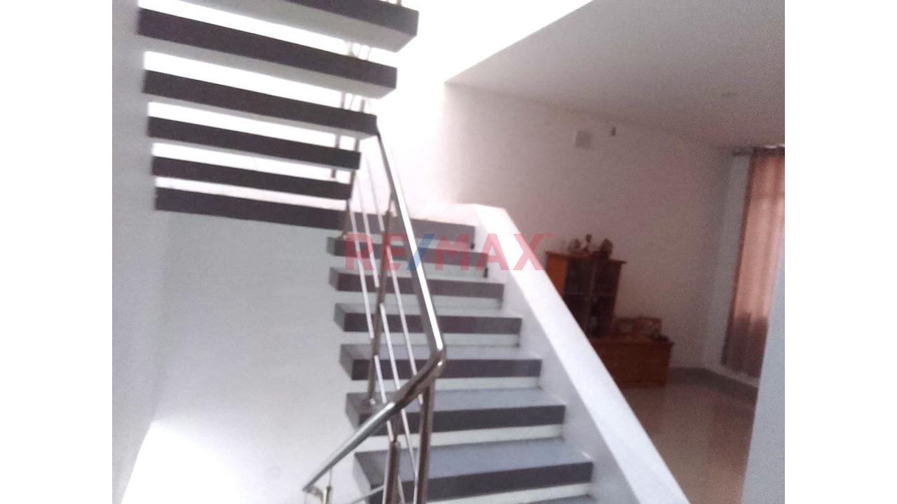 Bajó De Precio!!!Exclusiva Casa De 3 Pisos En Miraflores Country Club – Iv Etapa  Mz.Bq Lt 06 Ca.E. Usd. 180,000 - 11