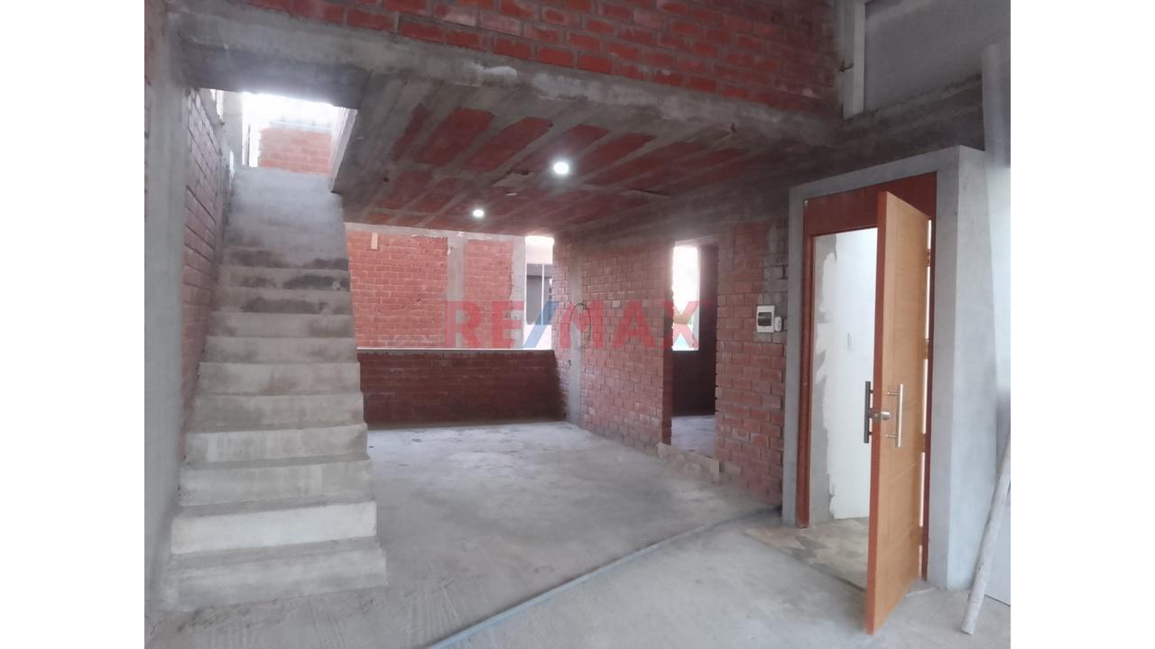 Bajó De Precio!!!Exclusiva Casa De 3 Pisos En Miraflores Country Club – Iv Etapa  Mz.Bq Lt 06 Ca.E. Usd. 180,000 - 17