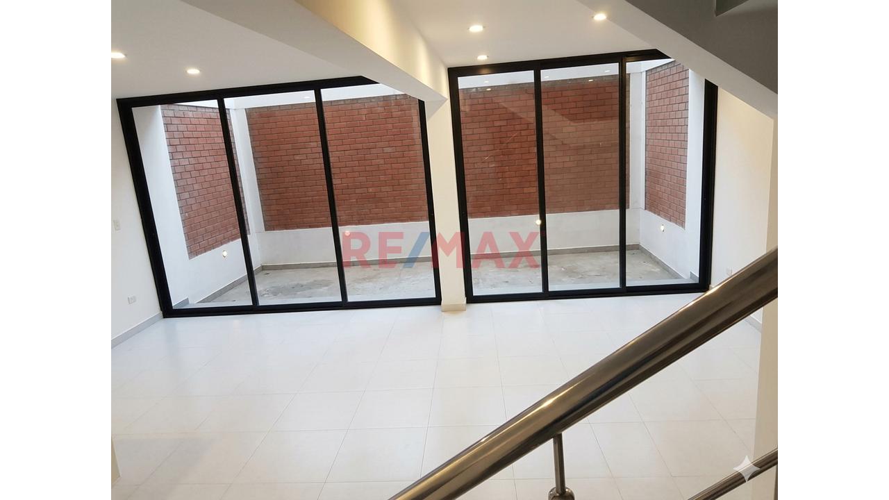 Bajó De Precio!!!Exclusiva Casa De 3 Pisos En Miraflores Country Club – Iv Etapa  Mz.Bq Lt 06 Ca.E. Usd. 180,000 - 9