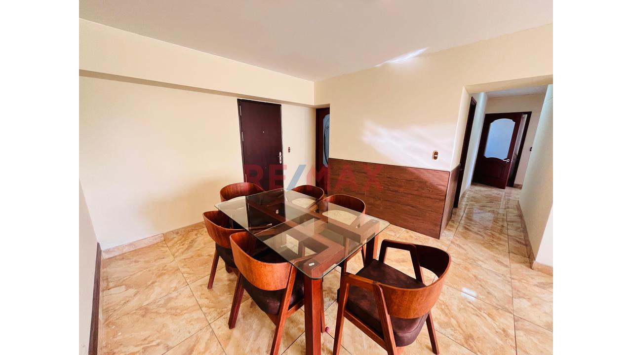 Acogedor Y Amplio Departamento Con Cochera En El Corazon De Miraflores — foto 4