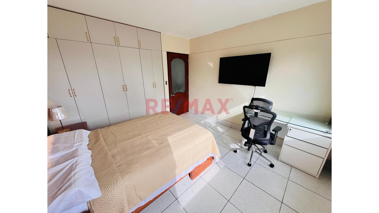 Acogedor Y Amplio Departamento Con Cochera En El Corazon De Miraflores — foto 8