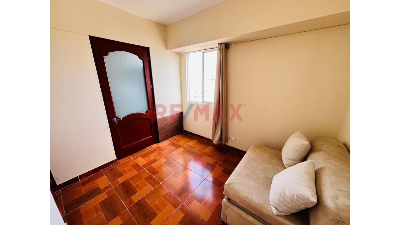 Acogedor Y Amplio Departamento Con Cochera En El Corazon De Miraflores — foto 6