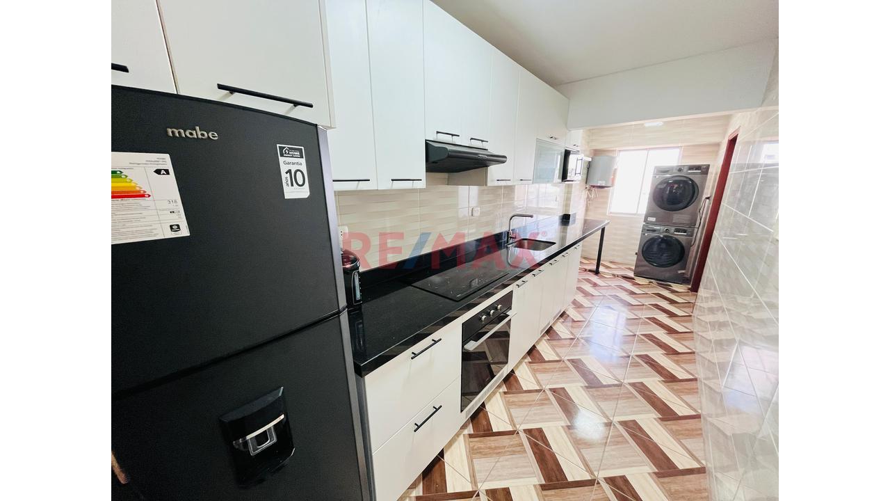 Acogedor Y Amplio Departamento Con Cochera En El Corazon De Miraflores — foto 11