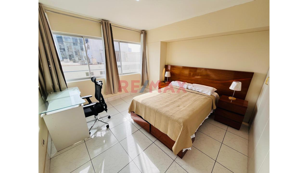 Acogedor Y Amplio Departamento Con Cochera En El Corazon De Miraflores — foto 9