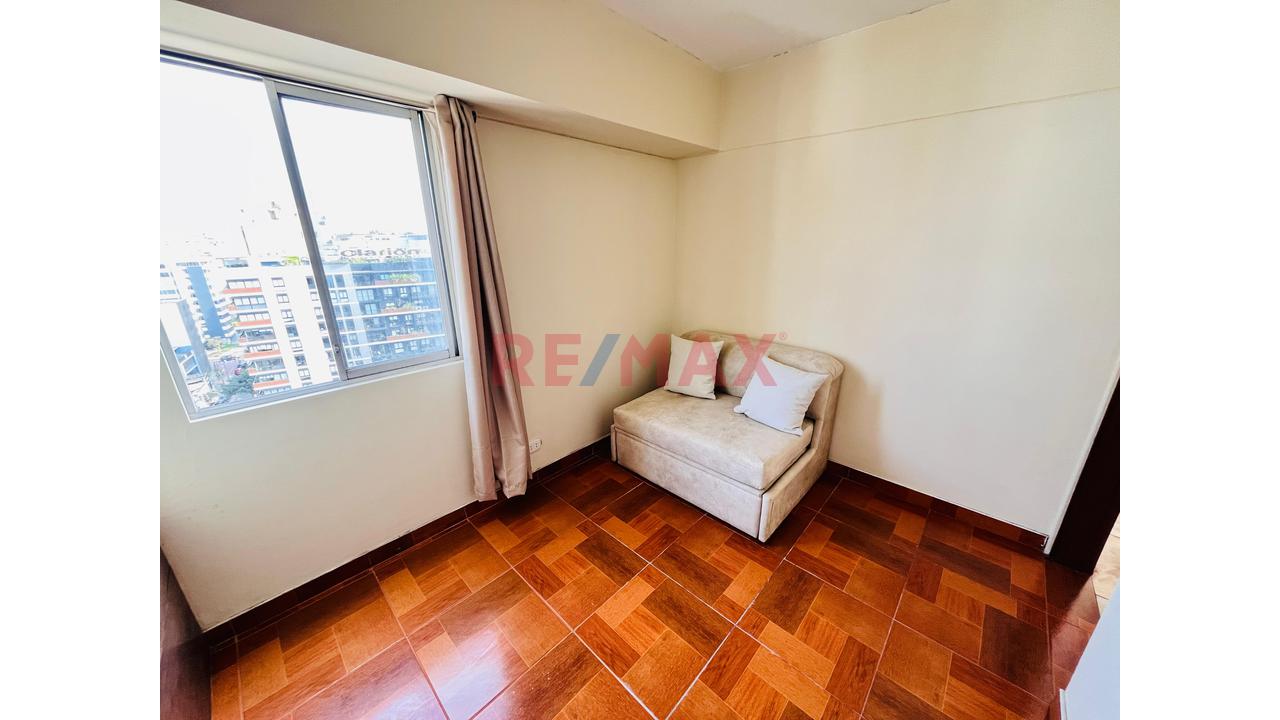 Acogedor Y Amplio Departamento Con Cochera En El Corazon De Miraflores — foto 10