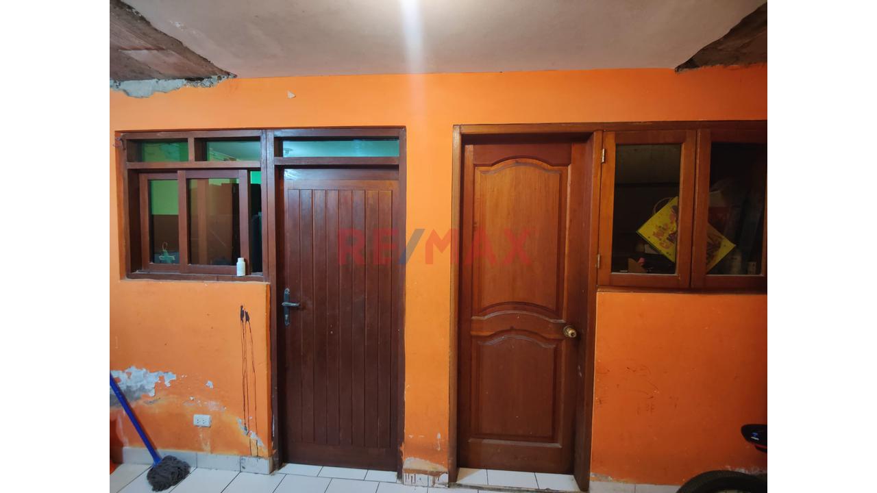 ! Casa En Esquina Frente A Parque/108M2 /Villa El Salvador/Cerca Panamericana Sur Y Hospital De Emergencia — foto 3