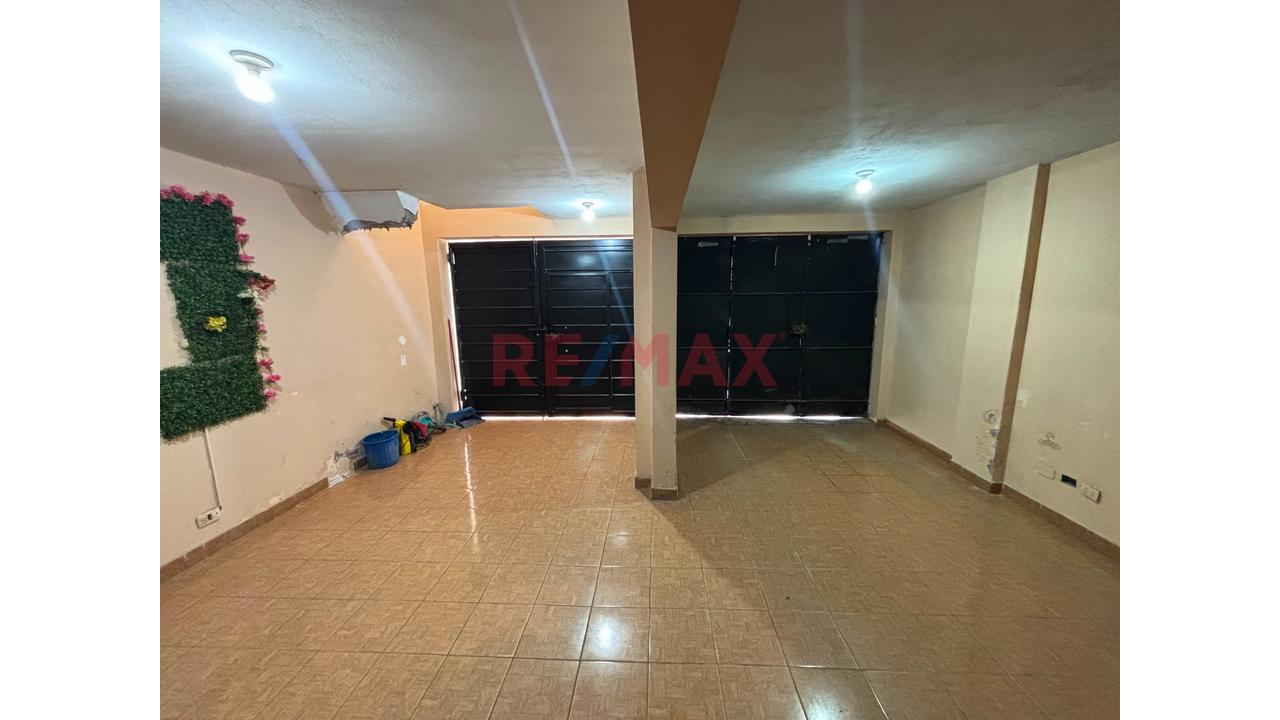 ! Casa En Esquina Frente A Parque/108M2 /Villa El Salvador/Cerca Panamericana Sur Y Hospital De Emergencia — foto 2