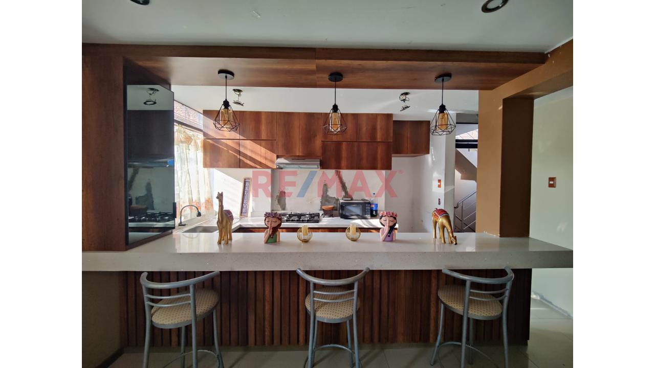 ! Casa En Esquina Frente A Parque/108M2 /Villa El Salvador/Cerca Panamericana Sur Y Hospital De Emergencia — foto 8